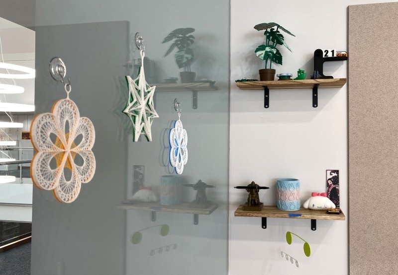 Example projects on display in the Ignite Maker Lab.